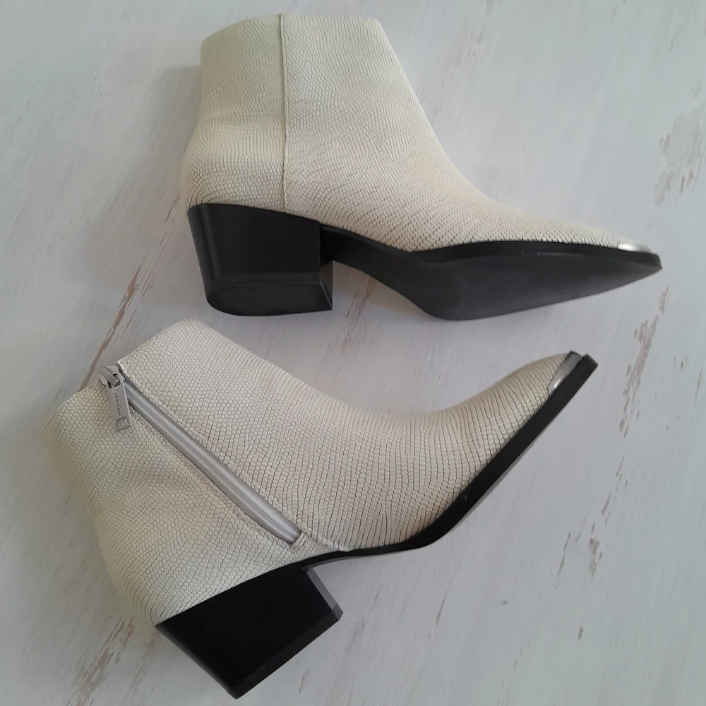 Calvin Klein Jeans Narice Ivory Pointed Toe Ankle Boots Block Heel Size 6
